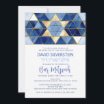 Moderner Star von David Blue Gold Bar Mitzvah Hebr Einladung<br><div class="desc">Schöne religiöse jüdische Bar Mitzvah Einladungskarten. Modernes und dennoch elegantes Aquarelldesign in Pinselstrichblau, hell bis marineblau. Goldener Star von David in der Mitte mit Imitate Mosaikfliesen. Moderne Drehbücher. 'Wird an die TORAH als Bar Mitzvah gerufen'. Präfekt für den 13-jährigen Sohn, Junge. Einfach zu bearbeiten - einfach Ihre Informationen / Text...</div>