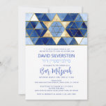 Moderner Star von David Blue Gold Bar Mitzvah Hebr Einladung<br><div class="desc">Schöne religiöse jüdische Bar Mitzvah Einladungskarten. Modernes und dennoch elegantes Aquarelldesign in Pinselstrichblau, hell bis marineblau. Goldener Star von David in der Mitte mit Imitate Mosaikfliesen. Moderne Drehbücher. 'Wird an die TORAH als Bar Mitzvah gerufen'. Präfekt für den 13-jährigen Sohn, Junge. Einfach zu bearbeiten - einfach Ihre Informationen / Text...</div>