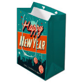 Moderner Stil im Mittelalter - Glück im neuen Jahr Mittlere Geschenktüte (Vorderseite Schrägansicht)