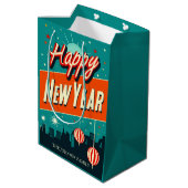 Moderner Stil im Mittelalter - Glück im neuen Jahr Mittlere Geschenktüte (Rückseite Schrägansicht)