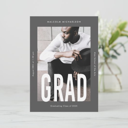 Moderner Tall Typ 1 Foto Grauer Abschluss Ankündigung (Stehend Vorderseite)