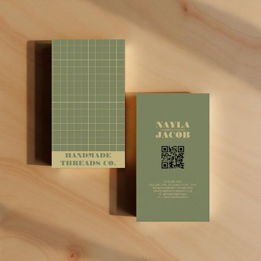 Moderner tiefgrüner karierter Muster-QR-Code Visitenkarte