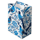 Moderner Trendbrand Blau Weiße Chinoiserie Blume V Mittlere Geschenktüte (Rückseite Schrägansicht)