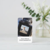 Moderner, trendiger Fotograf Vertikal Visitenkarte (Stehend Vorderseite)