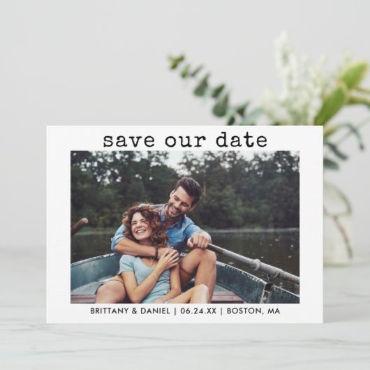 Moderner, trendiger Schreibmaschinentext Unser Dat Save The Date (Stehend Vorderseite)