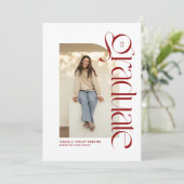 Moderner trendy graduate red Foto Abschluss Einladung (Stehend Vorderseite)