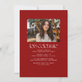 Moderner trendy graduate red Foto Abschluss Einladung (Rückseite)