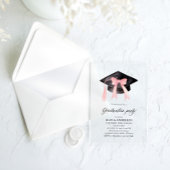 Moderner Trendy Pink Bow Graduation Cap Abschluss Acryleinladungen