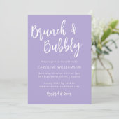 Moderner Trendy Script Brunch Bubbly Shower Lavend Einladung (Stehend Vorderseite)