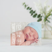 Moderner Typ Baby Boy Foto Weißer Text Geburt Ankündigungspostkarte (Stehend Vorderseite)