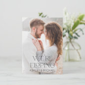 Moderner Typ Wir haben 2 Foto Empfang Einladung (Stehend Vorderseite)