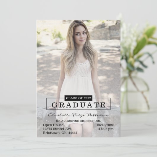 Moderner Typografie-Foto-Abschluss | Schwarz Einladung (Stehend Vorderseite)