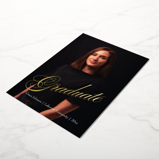 Moderner und eleganter Dunkler Zwei-Foto-Abschluss Folieneinladung (Gedreht)