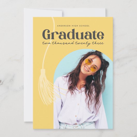 Moderner und Retro-Gelber Abschluss Einladung (Vorderseite)