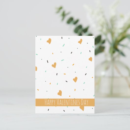 Moderner Valentinstag Sprinkle Hearts Mustard Postkarte (Stehend Vorderseite)