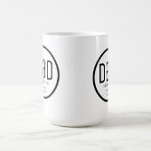 Moderner Vater mit einfachen Kindernamen etabliert Kaffeetasse (Mittel)