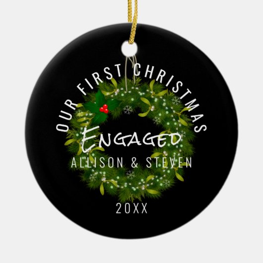 Moderner Verlobter Grünkranz zu Weihnachten Keramik Ornament (Vorne)