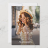 Moderner vertikaler Foto Abschluss 2025 Einladung (Rückseite)