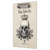 Moderner Vintager Halloween-Schädel mit Krone Klemmbrett (Links)