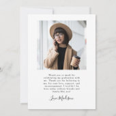 Moderner Weißer Abschluss Einladung (Rückseite)