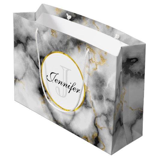 Moderner weißer grauer Marmor mit Goldband-Monogra Große Geschenktüte (Rückseite Schrägansicht)