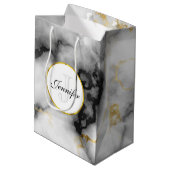 Moderner weißer grauer Marmor mit Goldband-Monogra Mittlere Geschenktüte (Rückseite Schrägansicht)