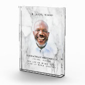 Moderner, weißer Marmor im Foto der Erinnerung (Rechts)