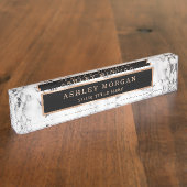 Moderner weißer Marmorsteinbeschaffenheits-Blick Namensplakette (Seite)