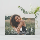 Moderner White Serial Graduate Foto Abschluss Einladung (Stehend Vorderseite)