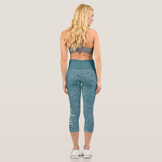 Moderner, wirbelnder Musterskriptname - tiefblau Capri Leggings (Rückseite)