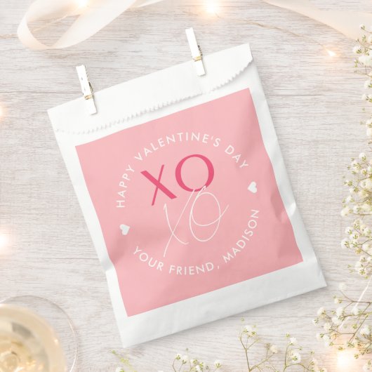 Moderner XOXO Personalisierter Valentinstag pink Geschenktütchen (Ausgeschnitten)