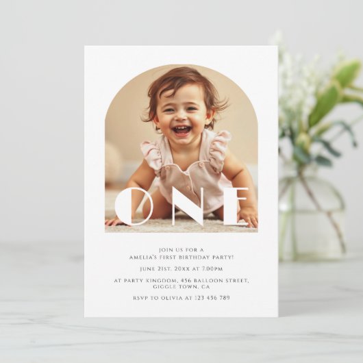 Modernes 1. Geburtstag Elegantes Foto Einladung (Stehend Vorderseite)