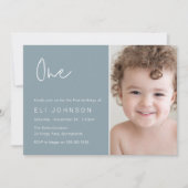 Modernes 1. Geburtstag Party Dusty Blue Foto Einladung (Vorderseite)