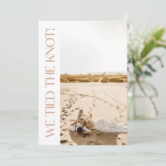 Modernes 2-Foto "We tied the Knot" Elopement Ankündigung (Stehend Vorderseite)