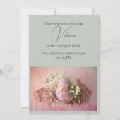 Modernes 3 Foto Sage Green Baby Girl Birth Ankündigung (Rückseite)