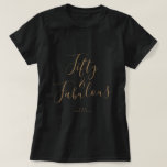 Modernes 50 fabelhaftes Individuelle Name 50. Gebu T-Shirt<br><div class="desc">Celebrate turning 50 im Stil with this modern black and gold custom name 50th birthday t-shirt with the text fifty and fabulous in elegant gold script. Simply add your name to this 50th birthday celebration t-shirt. Perfekt birthday gift for a modern, stylish and elegant 50 year old. Exkluvely designed for...</div>