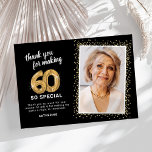 Modernes 60. ErwachsenenBirthday-Foto Dankeskarte<br><div class="desc">Elegante 60 Geburtstagsparty Dankeschön-Karten mit einem stilvollen schwarzen Hintergrund,  der in jede beliebige Farbe verändert werden kann,  ein Foto des Geburtstagsmädchens / Jungen,  goldfarbener funkelnd Glitzer,  sechzig goldene Helliumballons und ein modernes Dankeschön-Template,  das leicht zu personalisieren ist.</div>
