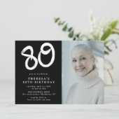 Modernes 80. Geburtstagsparty-Foto Einladung (Stehend Vorderseite)
