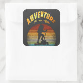 Modernes Abenteuer Quadratischer Aufkleber (Tasche)