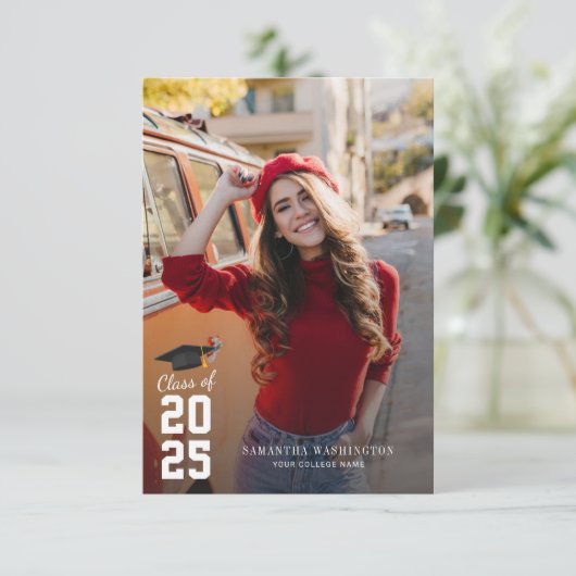 Modernes Abschluss 2025 Foto Party Einladung (Stehend Vorderseite)