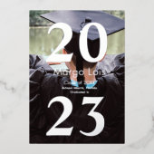 Modernes Abschluss Foto Silver Bold gepresst Folieneinladung (Vorderseite)