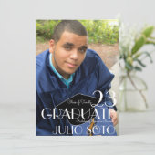 Modernes Abschluss Typografie Script Foto Einladung (Stehend Vorderseite)