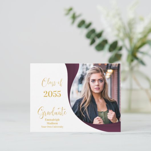 Modernes Abschluss White/Maroon Wave Foto Ankündigungspostkarte (Stehend Vorderseite)