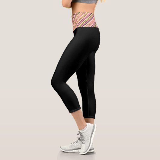 Modernes Abstrakt-Gelbgoldfarben-Schwarz Capri Leggings (Links)