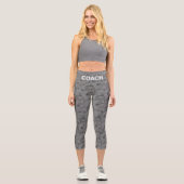 Modernes Abstrakt-Grau-Farbmuster mit Text Capri Leggings (Vorderseite)