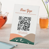 Modernes Abstraktes Green Terra Cotta Yoga Studio Sockelschild (In Situ)