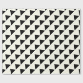 Modernes Abstraktes Schwarzes Elfenbeindreieck Geo Geschenkpapier (Flach)