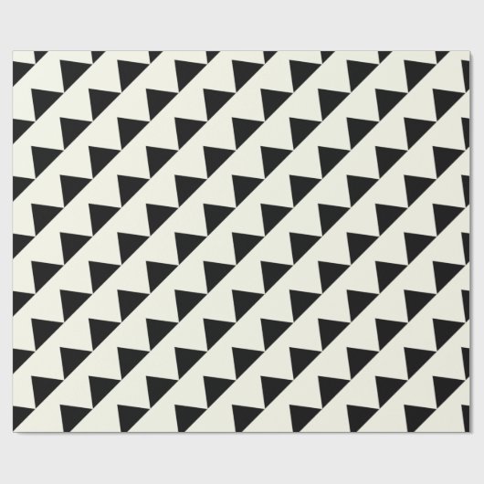 Modernes Abstraktes Schwarzes Elfenbeindreieck Geo Geschenkpapier (Flach)