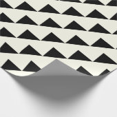 Modernes Abstraktes Schwarzes Elfenbeindreieck Geo Geschenkpapier (Ecke)
