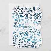 Modernes Abstraktes Terrazzo Mosaic Blue Wedding I Einladung (Rückseite)